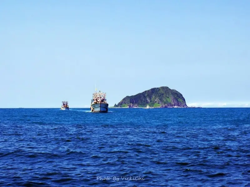 基隆夏季限定島嶼之旅：基隆嶼上島登塔和繞島行程全記錄