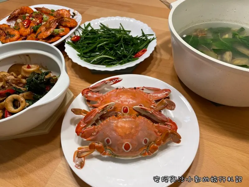 【秋天吃蟹季】肉質細緻肥美蟹黃的萬里蟹  不用跑北海岸塞車  來去附近的龍鳳漁港買萬里蟹  三點蟹花蟹價格