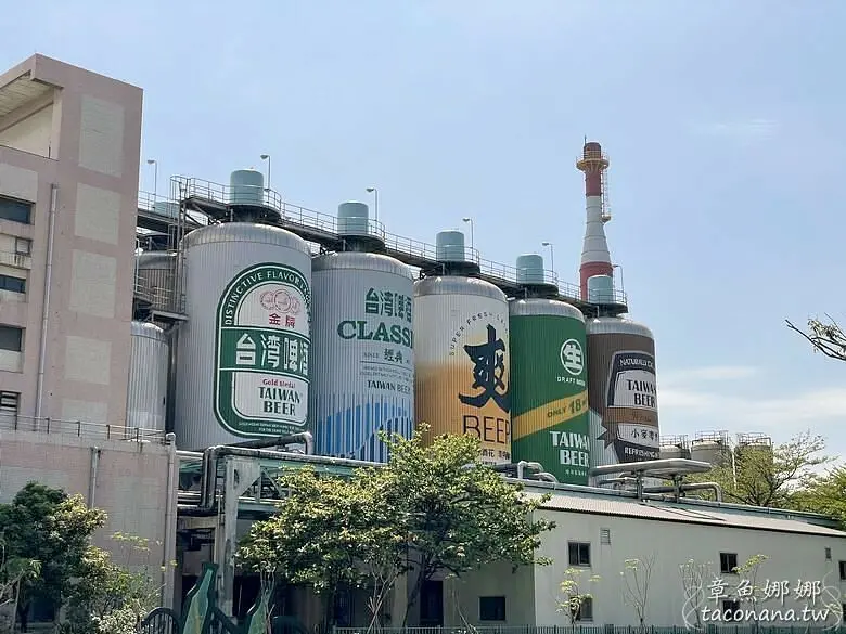 免費入場拍照打卡，還能品嚐新鮮啤酒，戶外彩繪階梯與巨大啤酒桶超吸睛！