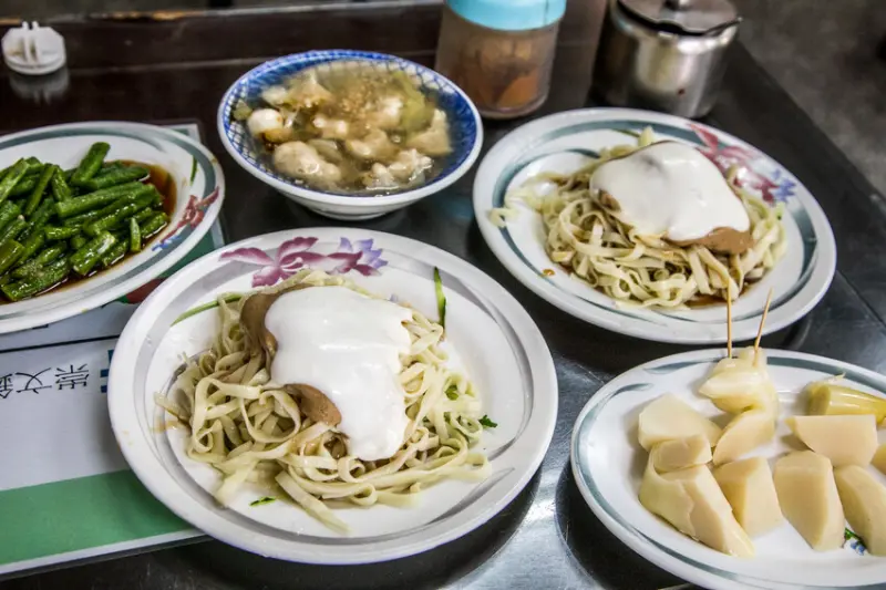 嘉義市東區崇文錦魯麵｜麻醬加美乃滋才道地！在地人大推六十年老牌涼麵