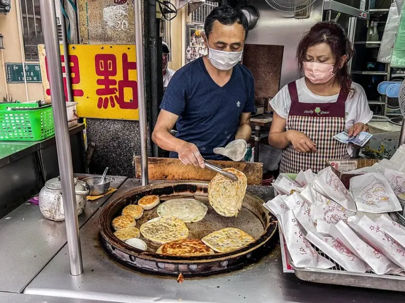 瀟湘園餡餅｜在地人私藏美食被挖出來了！手工製作的好吃餡餅攤