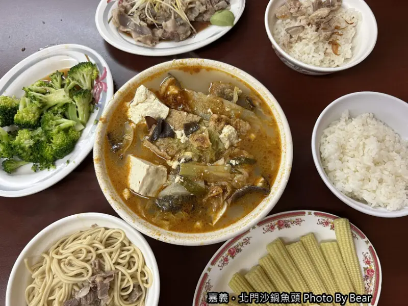 【嘉義】「傳承三代的北門沙鍋魚頭．在地人愛吃的排隊美食（涼菜/鴨肉飯/當歸鴨麵 /免費加湯/外帶.內用.年