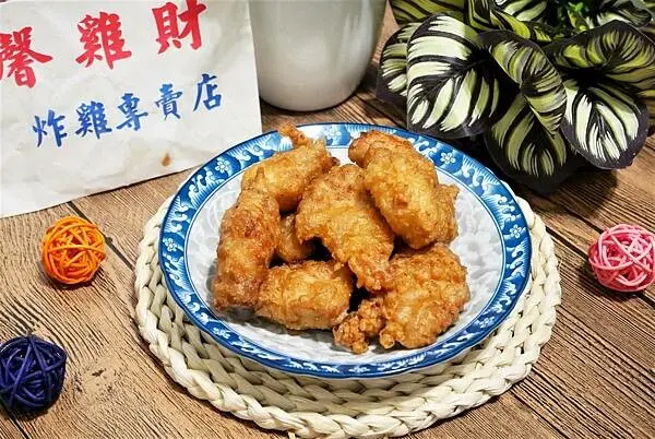 淡水美食小吃-馨雞財炸雞專賣店，無骨雞塊/雞翅/薯條，平價好美味，近竹圍捷運站