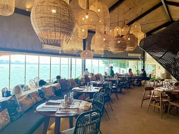 【河景餐廳】淡水｜榕堤水灣餐廳｜徜徉南洋峇里島異國情調賞北台灣最美河景