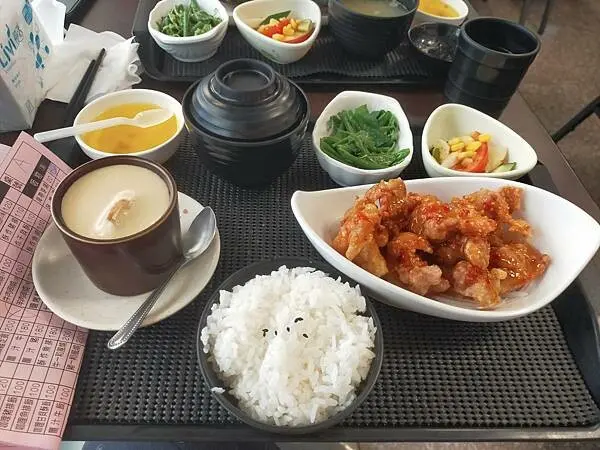 新北三峽大雄料理店~平價精緻又美味的餐廳~是附近學生及家庭主婦的最愛~