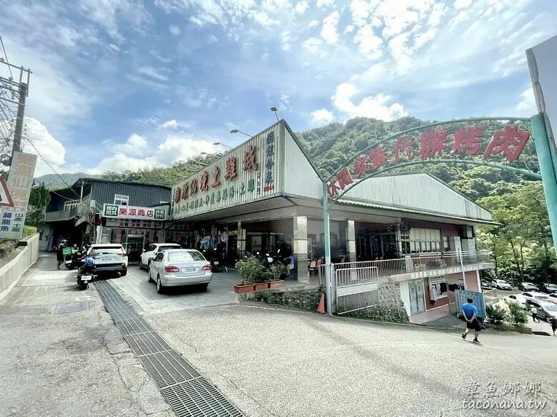 新北三峽烤肉 戶外景點》樂源仙境土雞城│暢玩大豹溪就來這，邊烤肉、邊玩水，夏季假日還有救生員進駐好安心