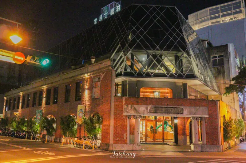 【台中景點】宮原眼科冰淇淋、飲品、餐廳、伴手禮專賣店，走進哈利波特的魔法圖書館！