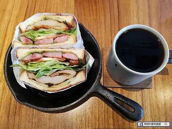 基隆美食【丸角自轉生活咖啡】香腸和甜不辣在一起好吃！基隆咖啡店推薦