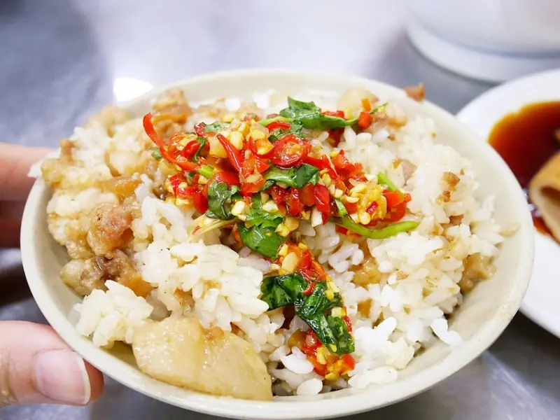 基隆三沙灣古早味小吃，在地人狂推美食之一，香菜辣椒必加一定要試試-金龍肉羹