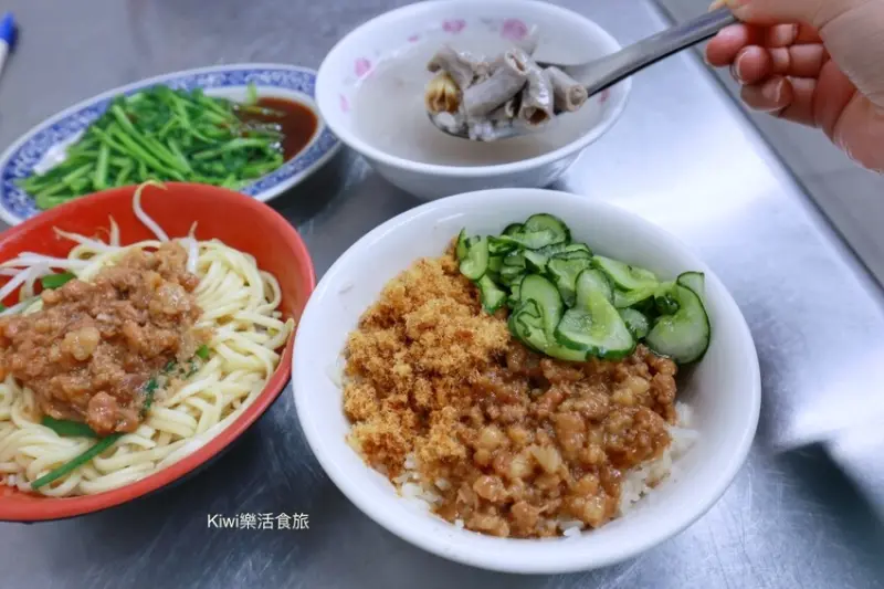 彰化美食鳳山米糕︱彰化市小吃推薦彰化在地人喜愛的米糕、四神湯超推薦曉陽路美食