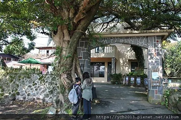 淡水石牆仔內休閒農園用餐、踩高蹺／順遊石牆仔內咖啡館