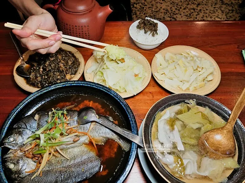 南庄必吃人氣客家菜美食,清蒸鱒魚,超下飯梅干絞肉