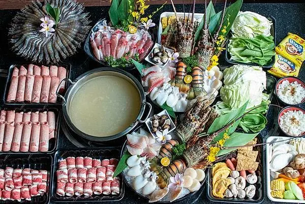 【桃園外帶美食】石頭日式炭火燒肉-外帶火鍋套餐，不到3000元就能吃到四隻龍蝦豪華套餐，更有不到5折的優惠