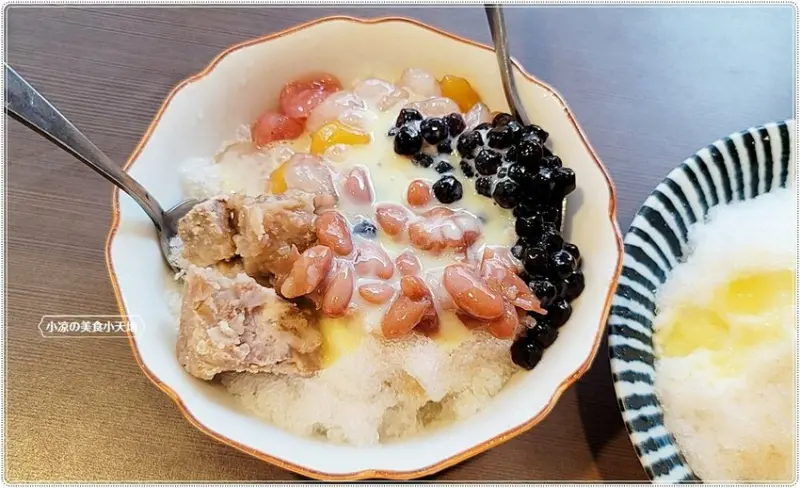 台中在地傳承第二代50年老味道冰店，以在地食材芋頭為主打，果汁剉冰一次達陣，呷涼消暑來這就對了！！