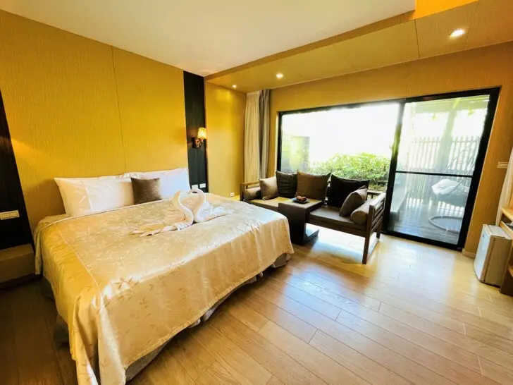 【潭心閣】花蓮鯉魚潭民宿│螢火蟲住宿│親子友善│SUP立槳初體驗｜竟然在房間可以餵魚？！