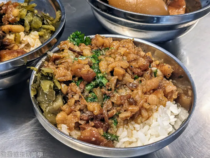 【新竹食記】柳家肉燥飯 - 新竹城隍廟經營90年老店，油亮的肥肉超誘人