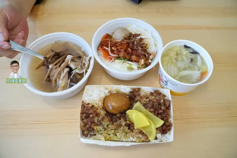  新竹|金連滷肉飯。北門街美食。傳統古早味滷肉飯+溫體豬熬燉金針腰肉湯=必點黃金組合。營業時間地址菜單