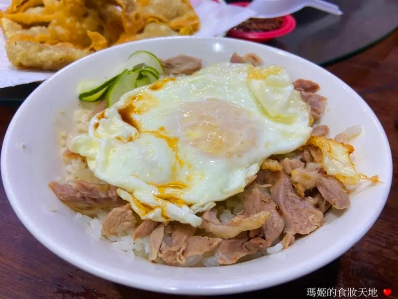▲新竹城隍廟美食推薦：廟口鴨香飯，新竹必吃排隊鴨肉飯 /Ｍaggie 提供、WalkerLand窩客島整理