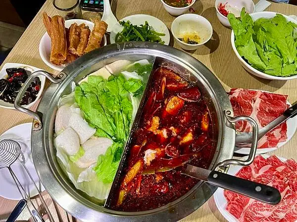 [東區美食] 橋頭麻辣鍋 老字號港式麻辣火鍋 營業到凌晨3點的麻辣鴛鴦鍋 #大安區忠孝敦化美食 @蛋寶趴趴go