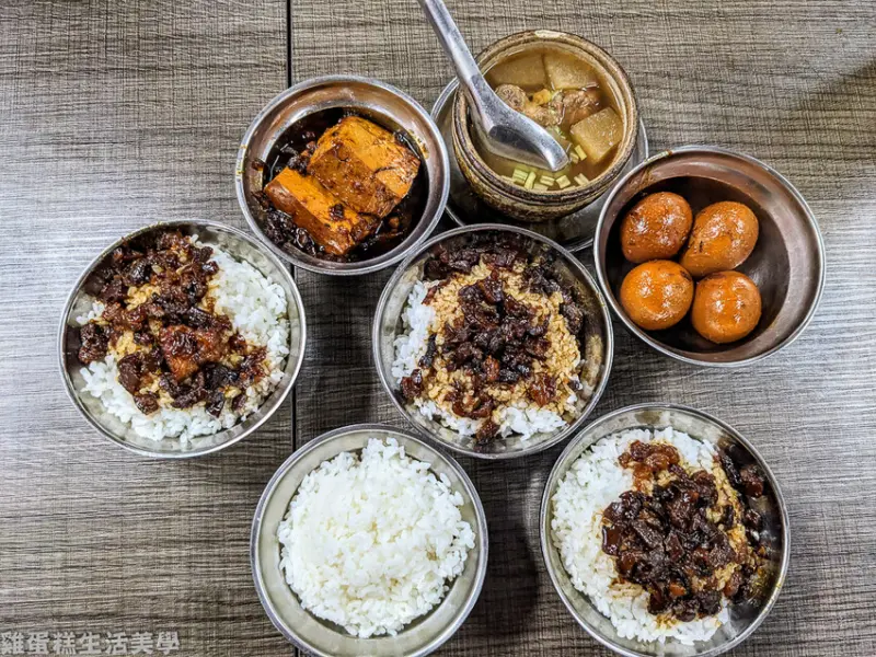 【台北食記】矮仔財滷肉飯 - 藏身在北投市場的黑金滷肉飯，CNN推薦必吃台北美食