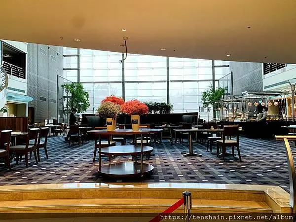 新竹國賓大飯店八方燴西餐廳下午茶/九月疫情尚未歇，慕名來吃八方燴，量少質精現做多，專人送餐滋味美。/10月8日~30日，持振興券NT$500＋NT$200，享平日午餐一客，約65折/