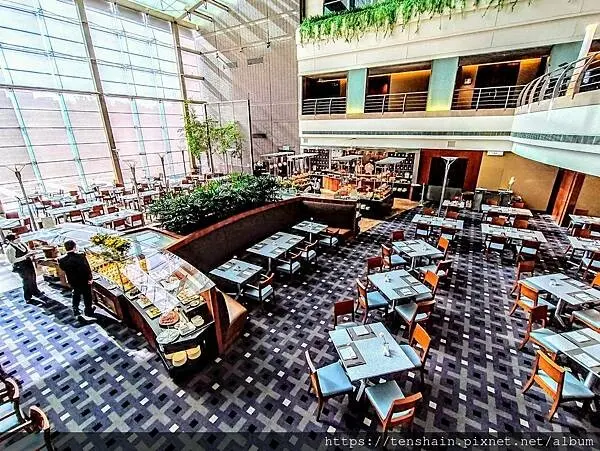 [新竹BUFFET推薦]國賓飯店八方燴西餐廳下午茶│現點現做碳烤助眼牛排佐黑胡椒高級又好吃，超多甜點精緻又美味，還有9種哈根達斯、4種COLD STONE冰淇淋│