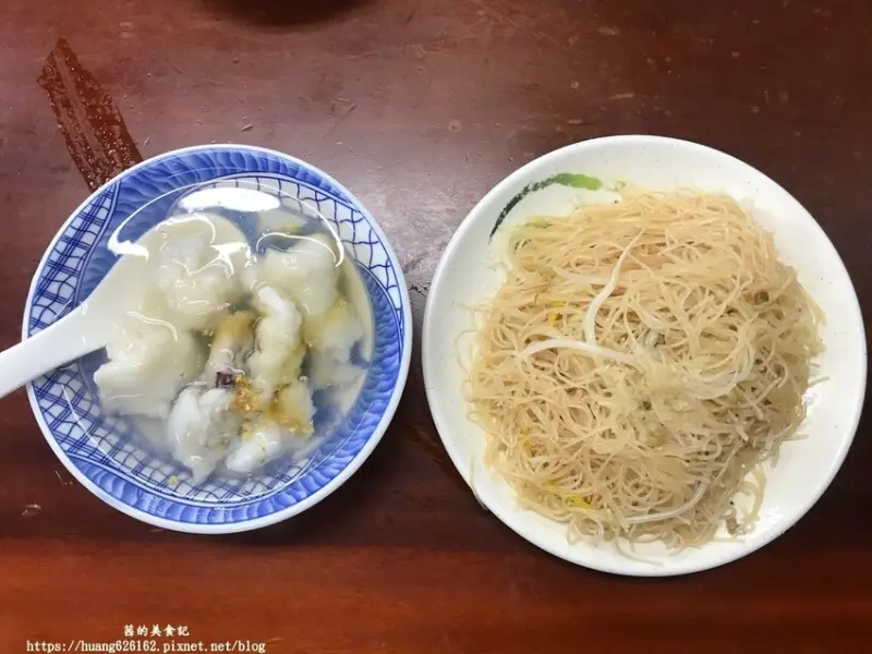 新北市三重區【新北三重區】三重美食推薦『曾記花枝羹』✖三和夜市美食✖天冷吃上一套超滿足(炒米粉+花枝羹)