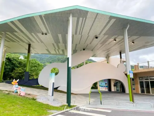 【礁溪景點】礁溪轉運站毛毛兔出沒！幾米兔子裝置藝術，療癒又好拍的溫泉公園。