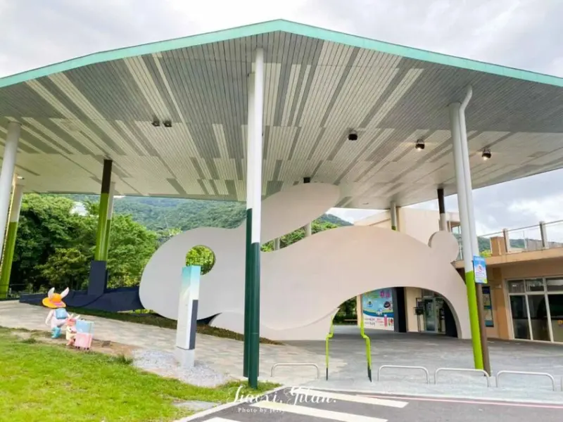 【礁溪景點】礁溪轉運站毛毛兔出沒！幾米兔子裝置藝術，療癒又好拍的溫泉公園。