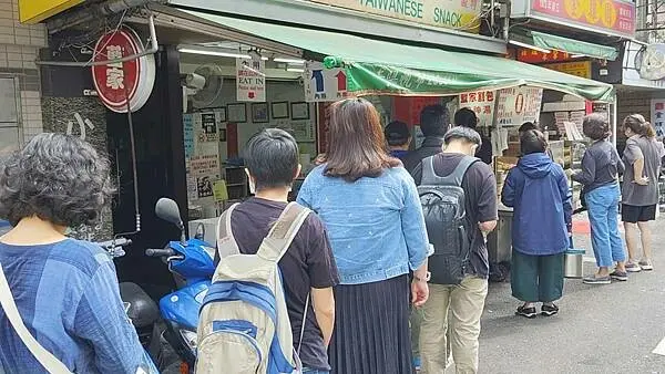 【台北美食】藍家割包｜公館必吃美食之一！排隊人潮幾乎沒停過