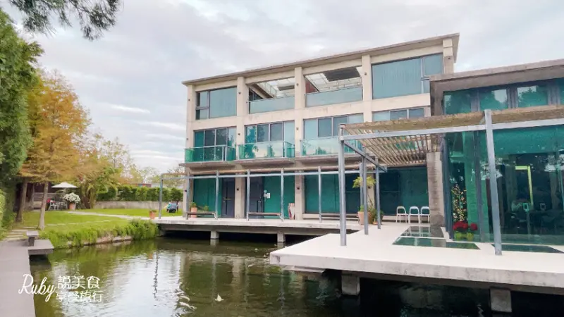 【新竹峨眉鄉景點】二泉湖畔咖啡是民宿也是景觀咖啡廳，玻璃聽的咖啡屋，環境清幽 可坐一下午的咖啡廳