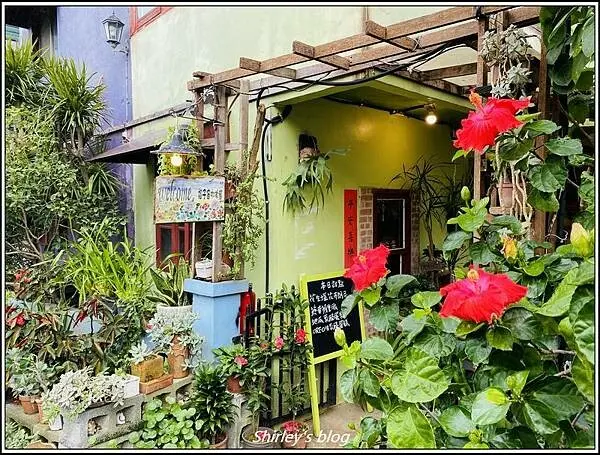 新北三芝 ‧ 格子窗咖啡館(咖啡/甜點/芝柏山莊)