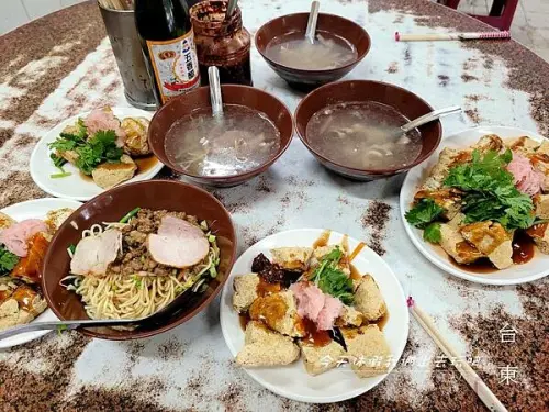 關山臭豆腐。關山老店臭豆腐來台東必吃。一吃就愛上的滋味