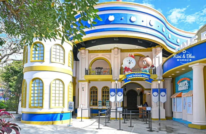 熊大的麗寶小鎮| 台中景點，超真實感LINE FRIENDS TOWN主題園區占地700坪超好拍，門票優惠看這! -妮妮布魯