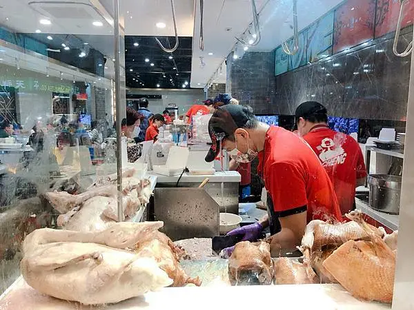 台北美食/中山區 阿城鵝肉 香辣臭豆腐/杏鮑菇香腸無雷菜色 必比登美食值得信賴