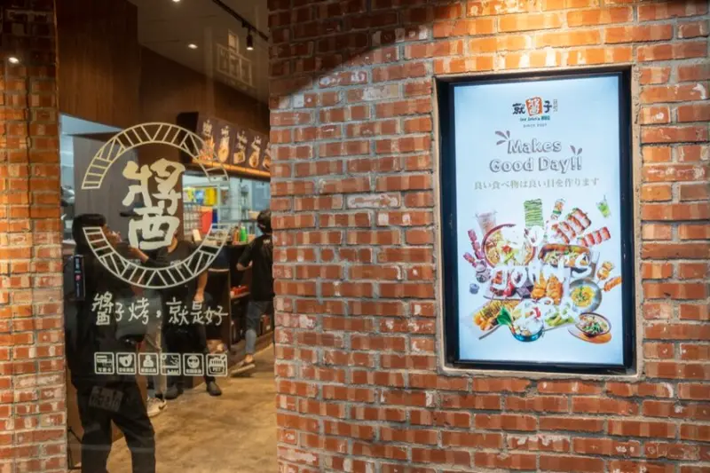 桃園美食 就醬子烤吧｜中壢宵夜首選！最澎湃串燒店霸主，香蒜蝦、韓式炒泡麵一次滿足