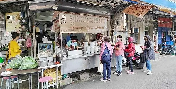 隱藏在狹小巷弄裡，絕對必吃的排隊美食店家之一！就算非用餐時間也常常排隊的店家美食，獨特的風味吸引大家