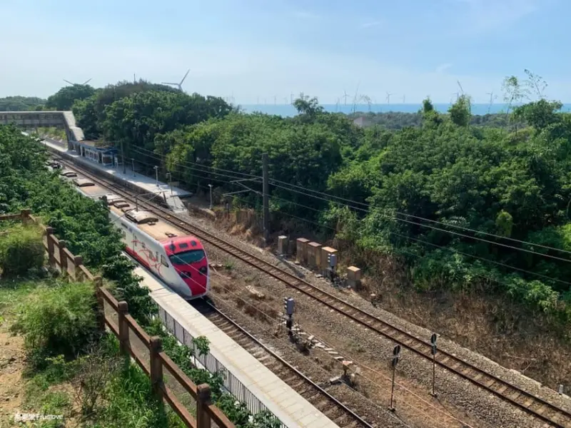 苗栗輕鬆健行－崎頂子母隧道　欣賞海景與鐵路的美景