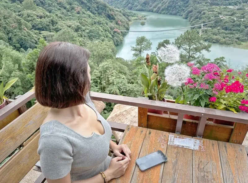 桃園景點｜森鄰水岸景觀咖啡館｜一覽角板山水岸風光，真的超美！