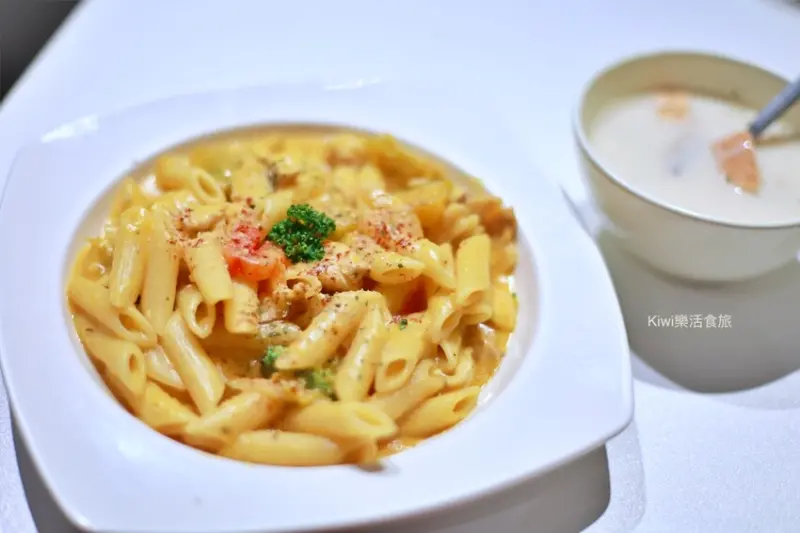 彰化美食｜Page6義式廚房，筆管麵、焗烤餐點附上濃湯跟麵包CP值高！近彰化警察總局周邊美食