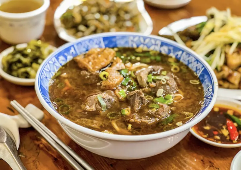 牛轉乾坤｜湯濃麵多肉大塊！在地人私藏不說好吃原汁牛肉麵