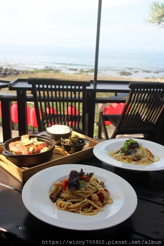 新北市三芝區淺水灣海景第一排~夕陽、海景、美食 一次滿足！❤️【看三小望海大】寵物友善餐廳