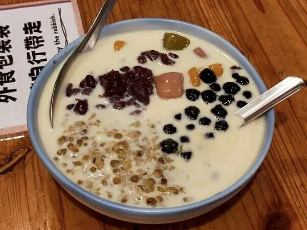 新竹湖口老街豆之味豆腐坊~特別的豆漿豆花~好吃不甜膩~湖口形象商圈~