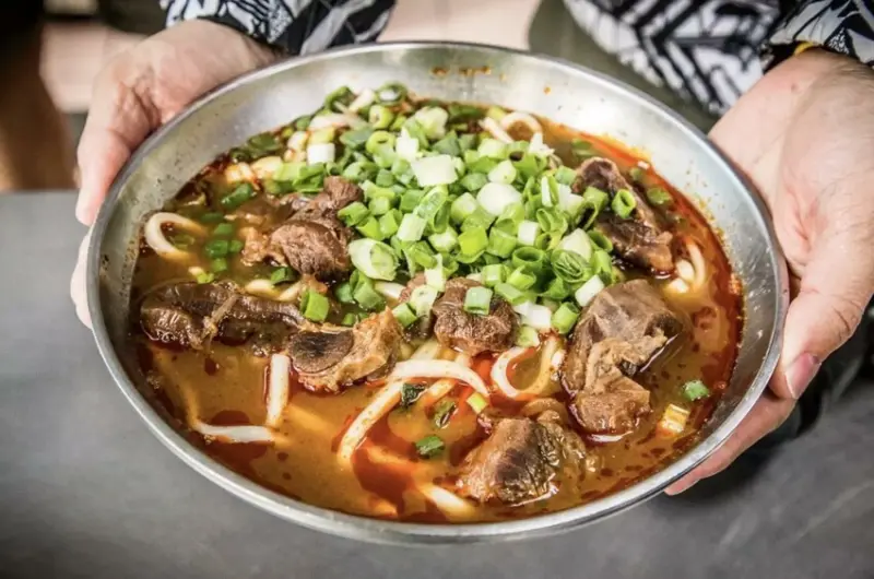 桃園市中壢區永川牛肉麵｜牛肉麵的暴力美學！免費加湯加麵重口味川味牛肉麵