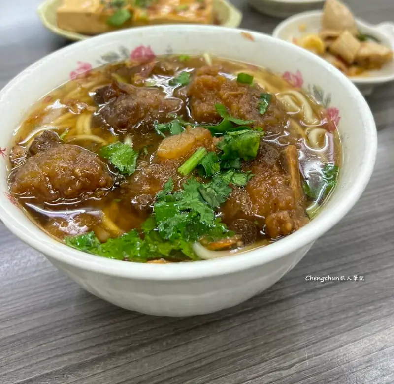 台北市萬華區美食，萬華豐原排骨麵，台北西門町古早味 !