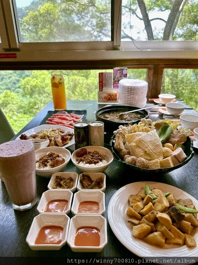 台中市新社區台中/新社【菇神】飄香超過20年的三代老店，以菇類為主題的火鍋餐廳 2021、2022、2023連續三年榮獲米其林推