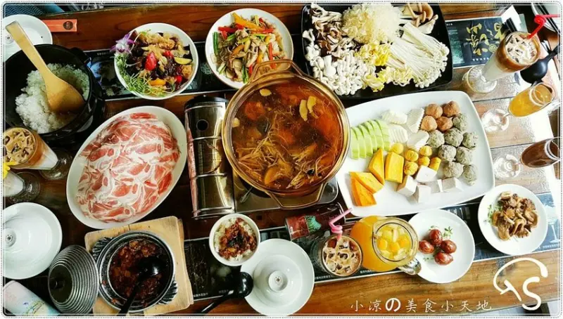 新社菇神觀景複合式餐飲║新社必吃美食，獨創半野生原木冬菇土雞鍋，湯鮮溢清香，還有新品酸筍土雞鍋也大推!