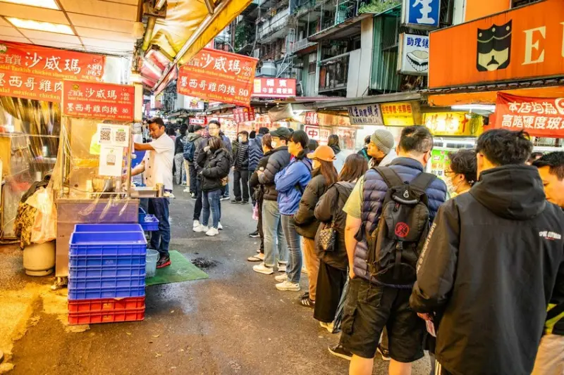 台北市中正區南機場土耳其沙威瑪｜一開攤就排長龍！餡料滿滿滿沙威瑪只要銅板價