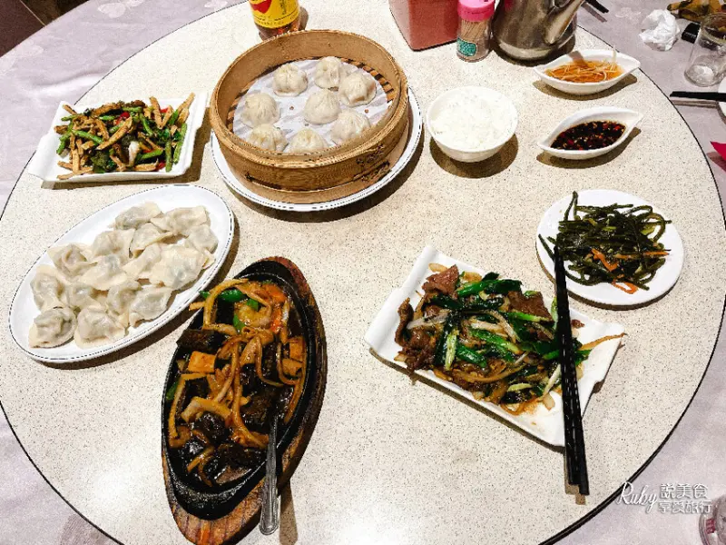 【新北泰山】真好麥中華料理在地人帶路的餐廳，北方麵點、招牌酸菜白肉鍋、各式熱炒，份量大價格合理。