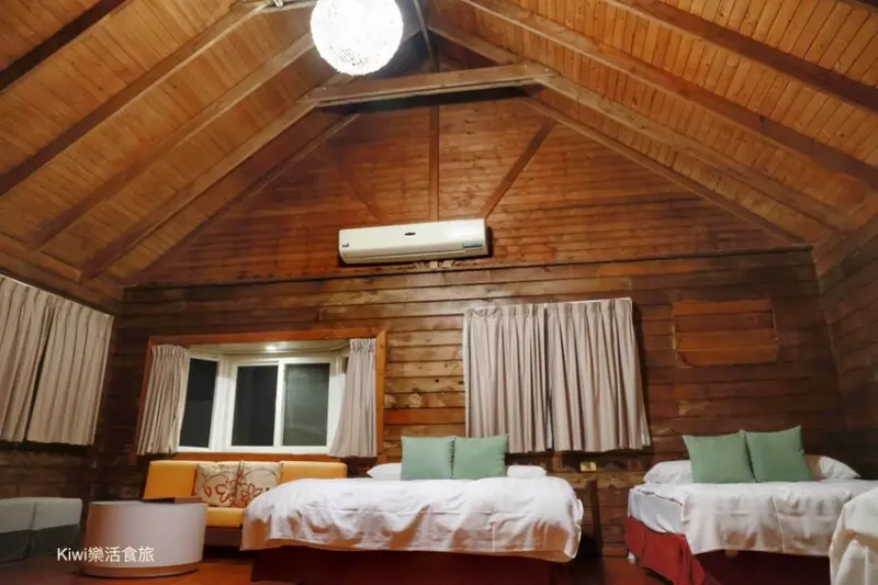 屏東住宿｜屏東小墾丁渡假村，小木屋渡假別墅好放鬆！夜晚觀星導覽室內外泳池～好有異國渡假風